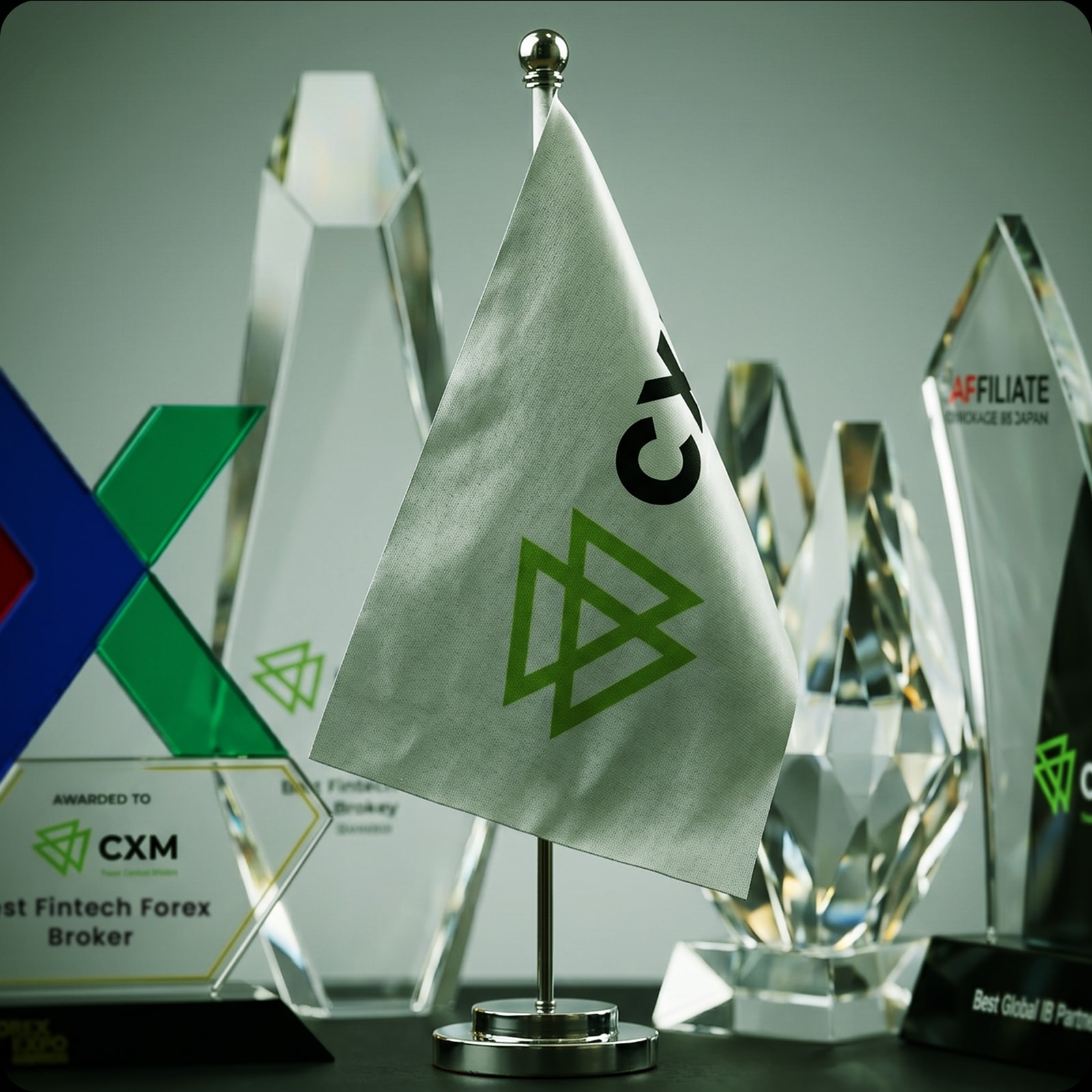 Troféus de prêmios do setor da CXM em exibição
